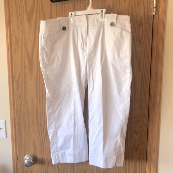𝅺𝅺⭐️2 FOR $20⭐️ Laure Plus Sized White cropped pants in new condition. - Picture 4 of 6